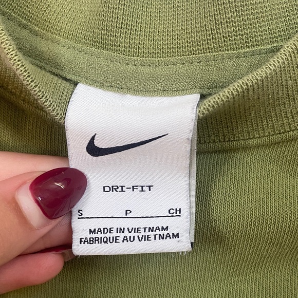 Nike Woman’s Sweatshirt - Picture 2 of 4